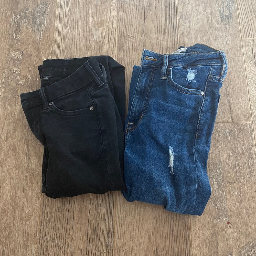 Lot of 2 Women’s Jeans Size 00/24